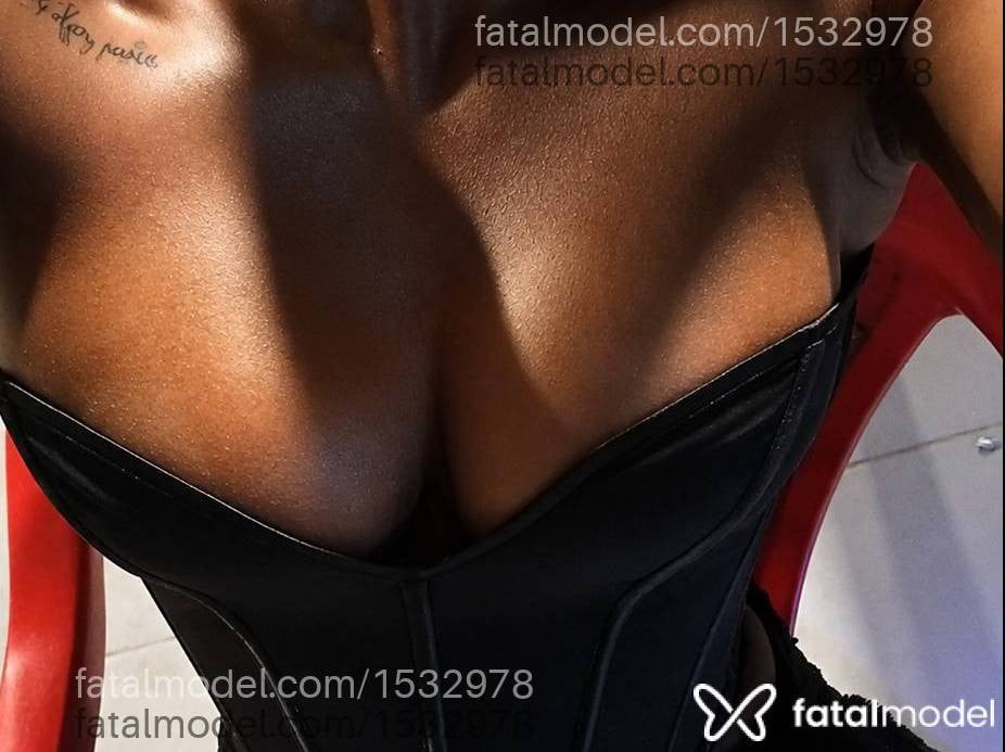 Acompanhante mulher morena (o) de olhos pretos - DESCUBRA