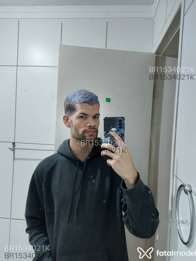 Acompanhante homem com cabelo castanho de olhos castanhos em Araçatuba Acompanhante homem com cabelo castanho de olhos castanhos em Araçatuba - Wender