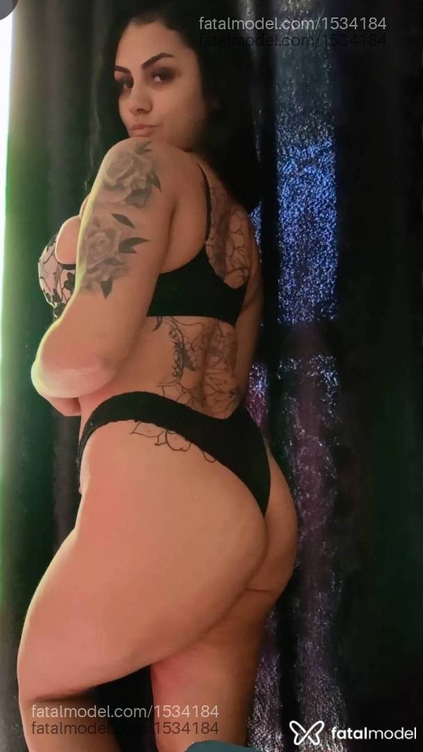Acompanhante mulher com cabelo castanho de olhos mel - Ysabely soares