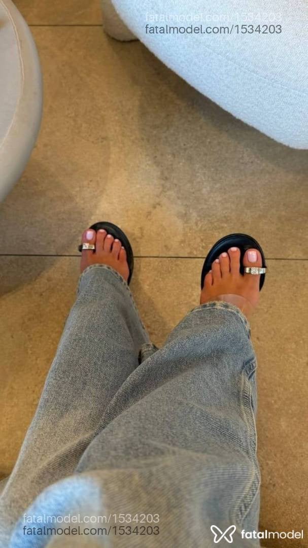 Acompanhante mulher com cabelo castanho de olhos pretos - Isabella Pinheiro