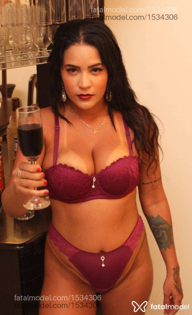 Acompanhante mulher morena (o) de olhos castanhos - Safira Saad