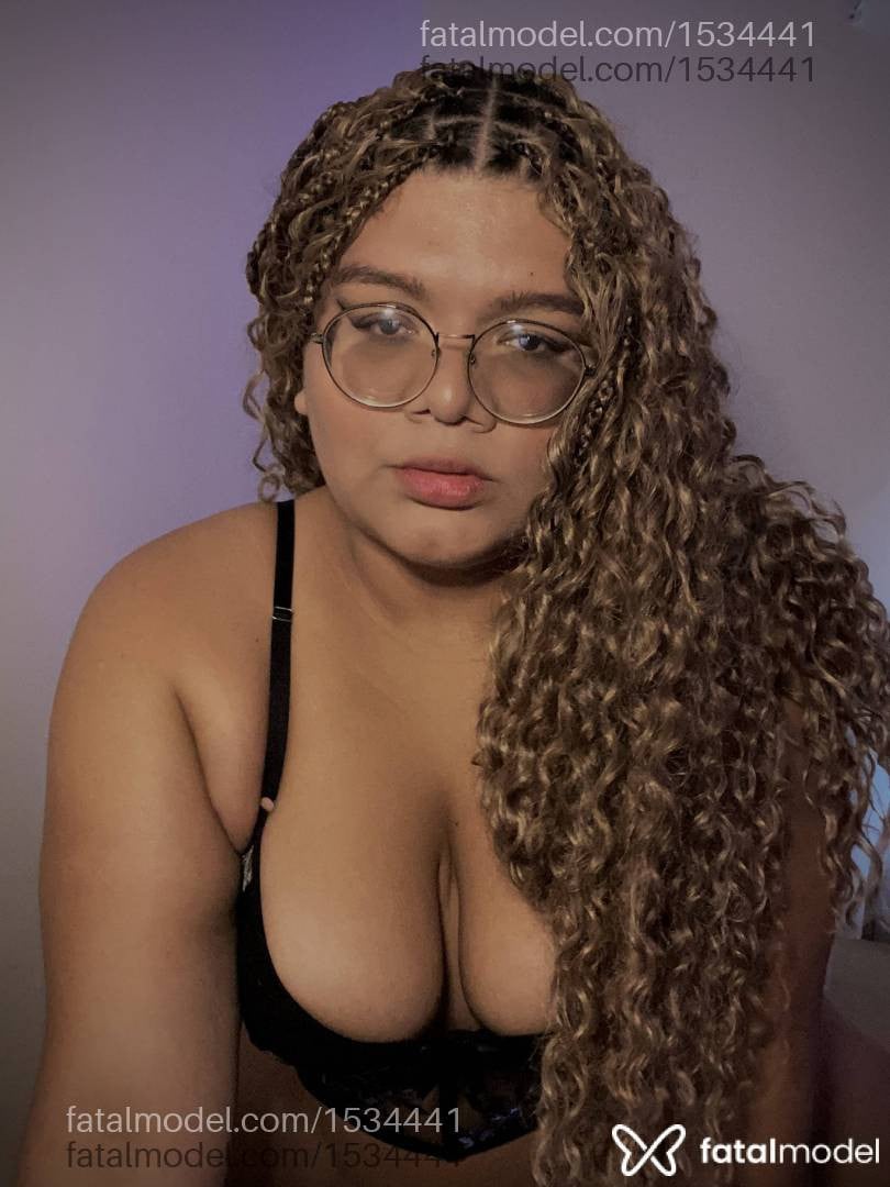 Acompanhante mulher com cabelo castanho de olhos castanhos - Maria Eduarda