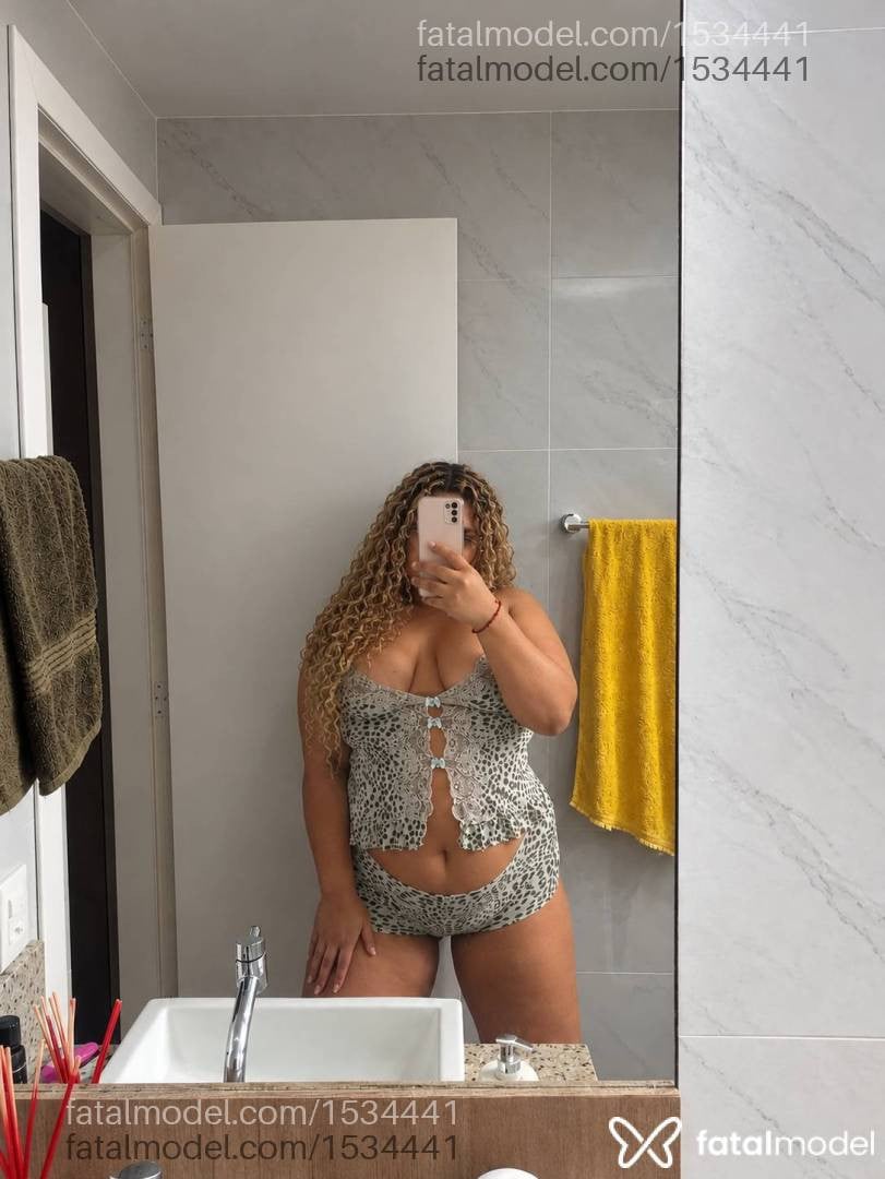 Acompanhante mulher com cabelo castanho de olhos castanhos - Dudda Maserati