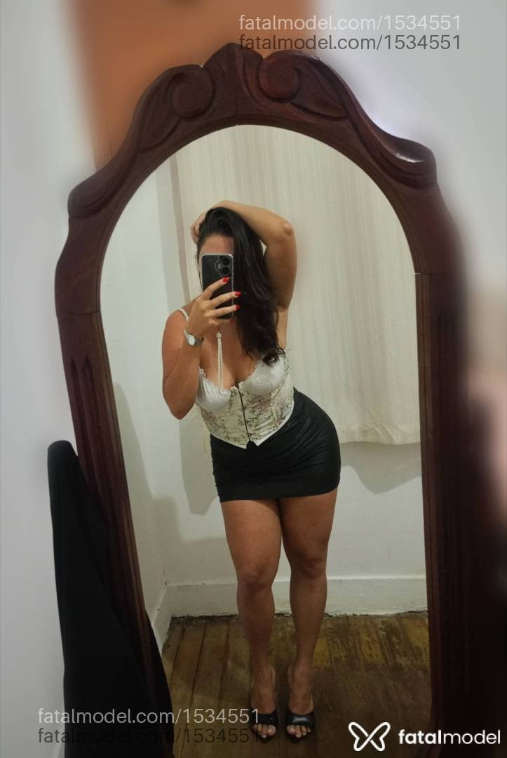 Acompanhante mulher com cabelo castanho de olhos castanhos - Elisa Sena