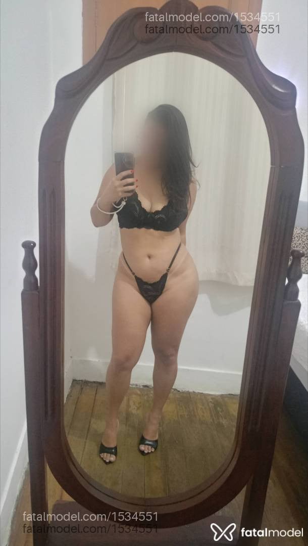 Acompanhante mulher com cabelo castanho de olhos castanhos - Elisa Sena
