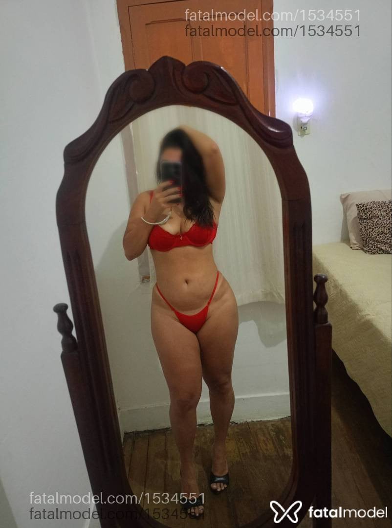 Acompanhante mulher com cabelo castanho de olhos castanhos - Elisa Sena