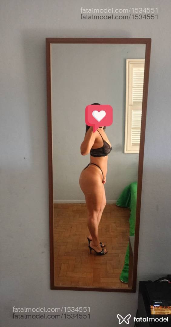 Acompanhante mulher com cabelo castanho de olhos castanhos - Elisa Sena