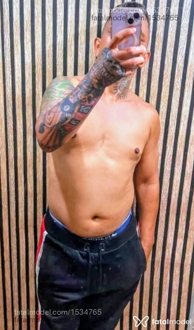 Acompanhante homem com cabelo grisalho de olhos castanhos - Felipy Fernando