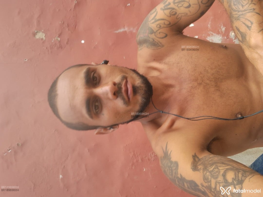 Acompanhante homem com cabelo castanho de olhos castanhos em Bauru Acompanhante homem com cabelo castanho de olhos castanhos em Bauru - Douglas