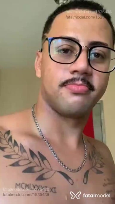 Acompanhante homem com cabelo castanho de olhos castanhos em Nova Friburgo - Cayo Toledo