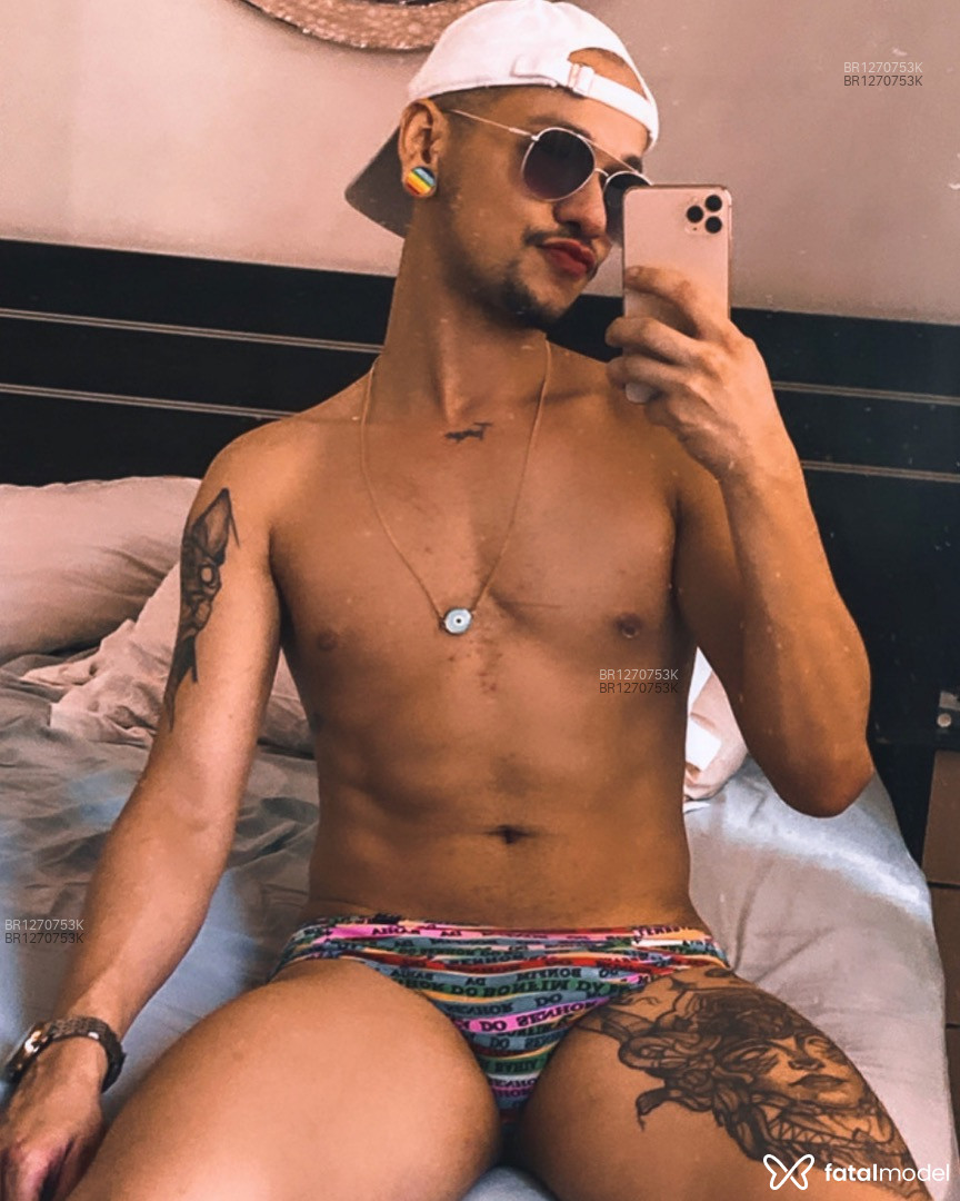 Acompanhante homem morena (o) de olhos castanhos em Contagem - Ric