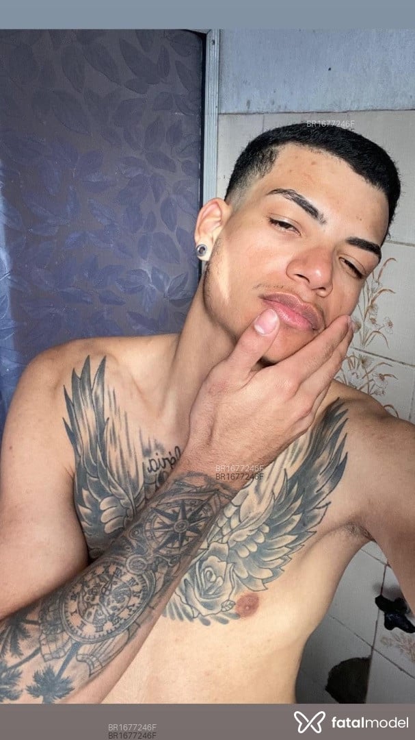 Acompanhante homem morena (o) de olhos pretos - Nego Acompanhante homem morena (o) de olhos pretos - Nego