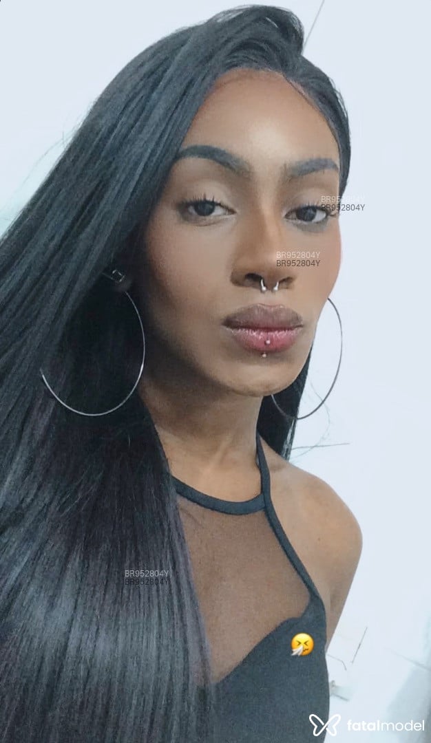 Acompanhante trans morena (o) de olhos castanhos - Luwa