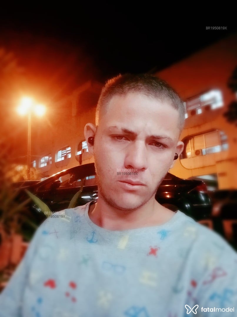 Acompanhante homem loira (o) de olhos verdes - Russo Oliver