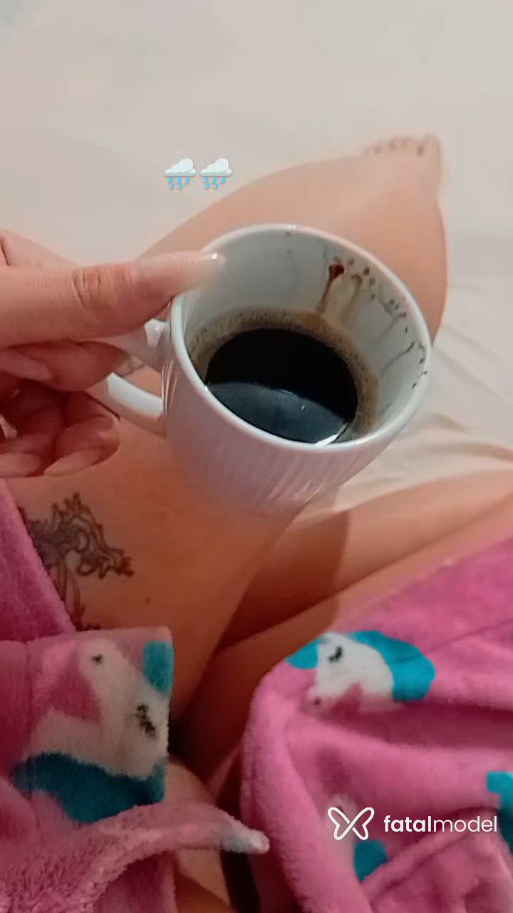 Acompanhante mulher morena (o) de olhos castanhos - Vitória Couto