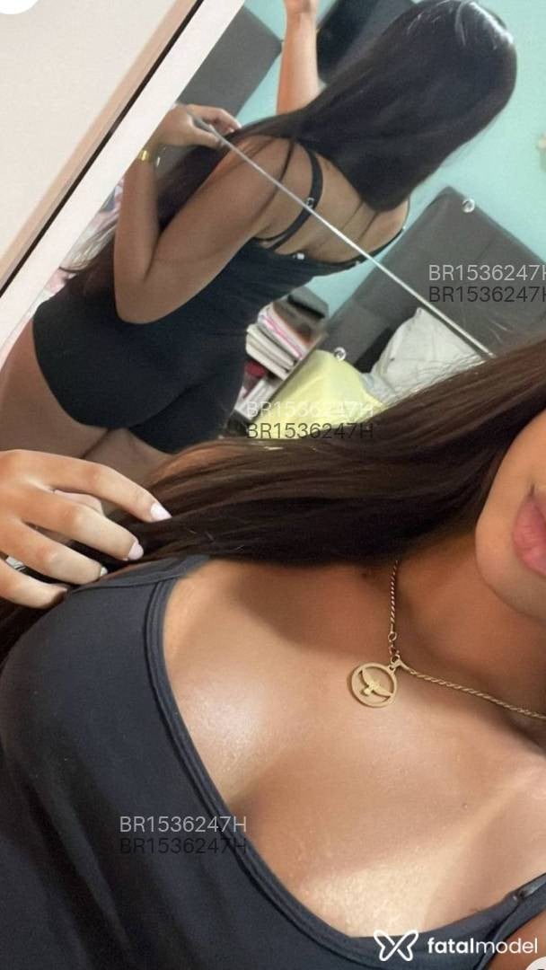 Acompanhante mulher morena (o) de olhos mel - Carolina