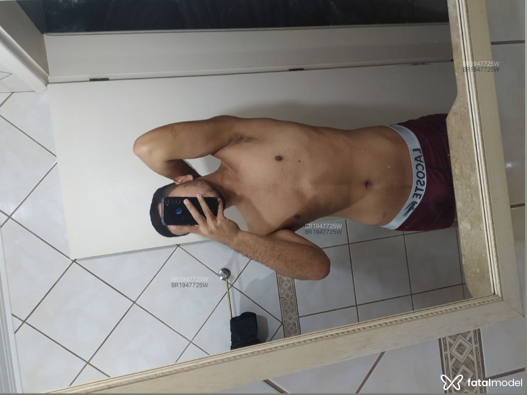Acompanhante homem com cabelo castanho de olhos castanhos em Goiânia - Tobias