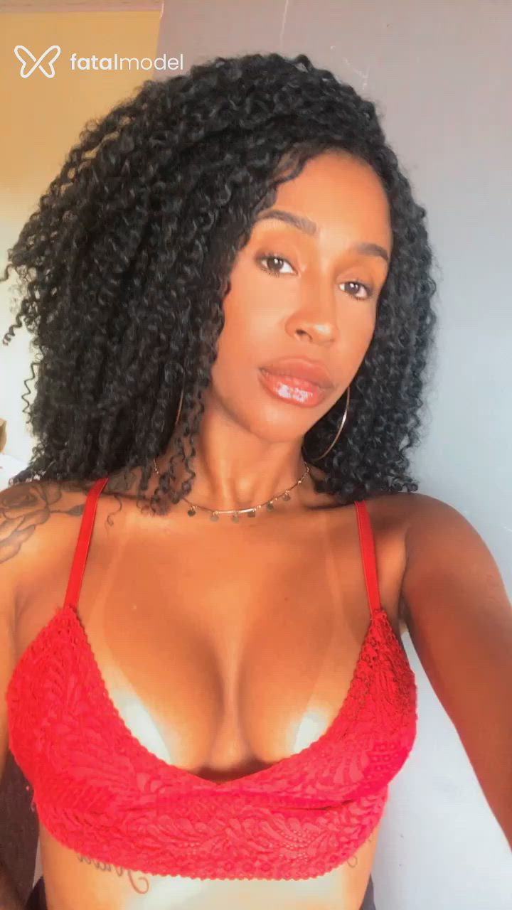 Acompanhante mulher morena (o) de olhos castanhos - Cristal Montiny