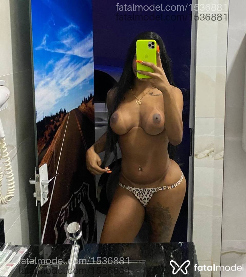 Acompanhante mulher trans morena (o) de olhos pretos - Brenda Valentiin