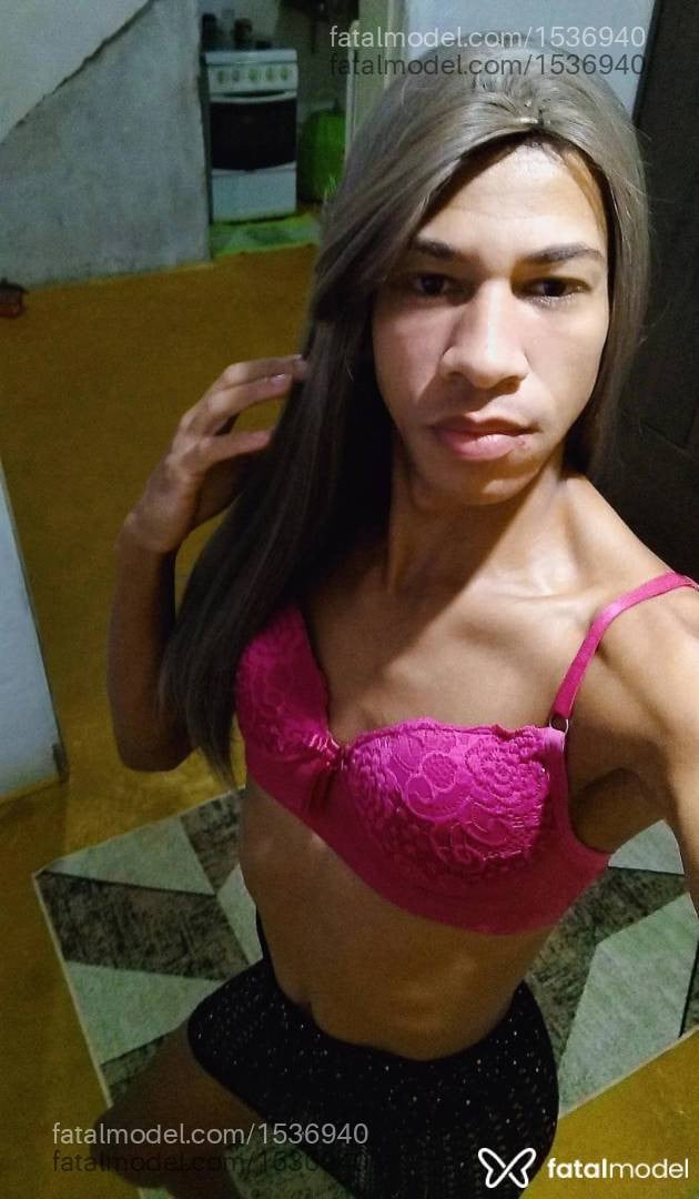 Acompanhante travesti com cabelo castanho de olhos castanhos em Colatina Acompanhante travesti com cabelo castanho de olhos castanhos em Colatina - BIANCA SCARLETT