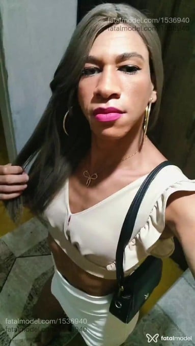 Acompanhante travesti com cabelo castanho de olhos castanhos em Colatina Acompanhante travesti com cabelo castanho de olhos castanhos em Colatina - BIANCA SCARLETT