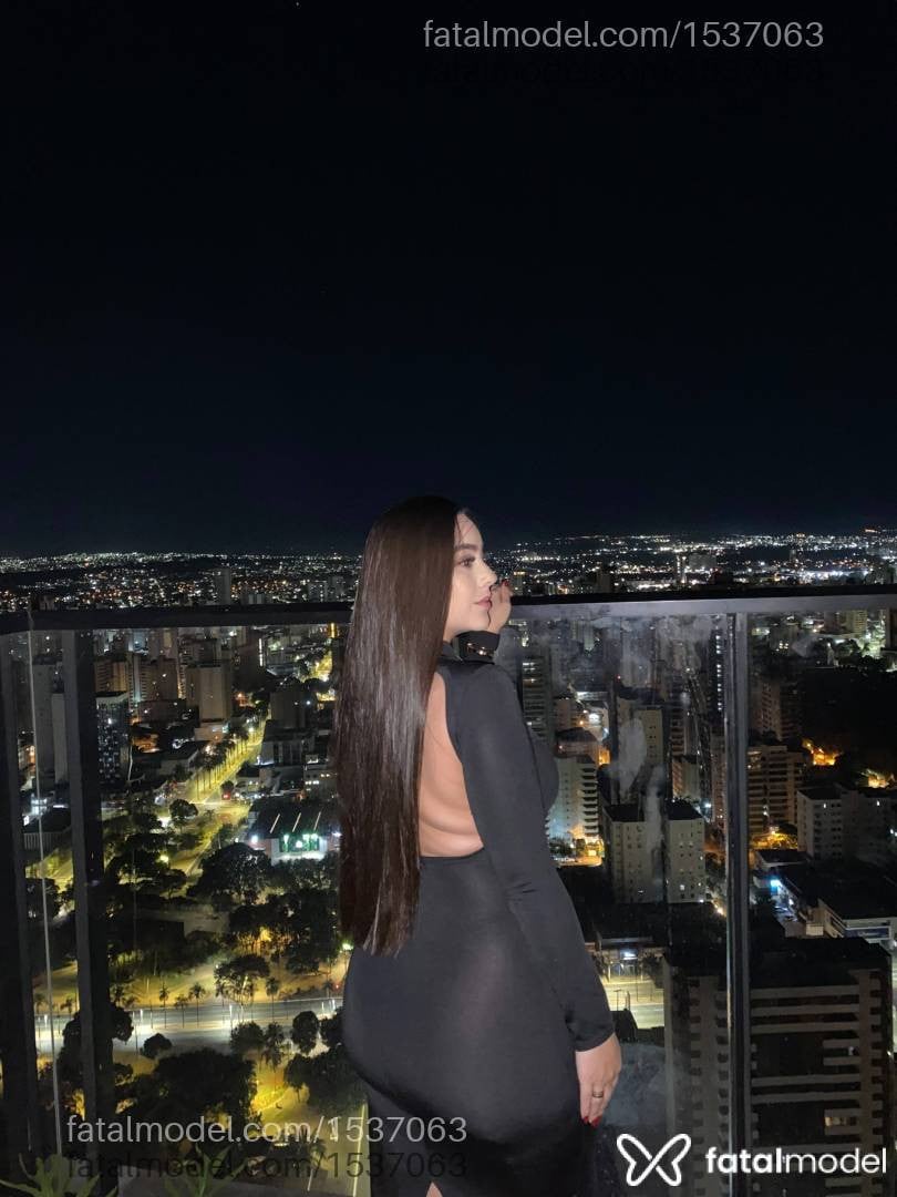 Acompanhante mulher morena (o) de olhos castanhos - Vick Sanchez