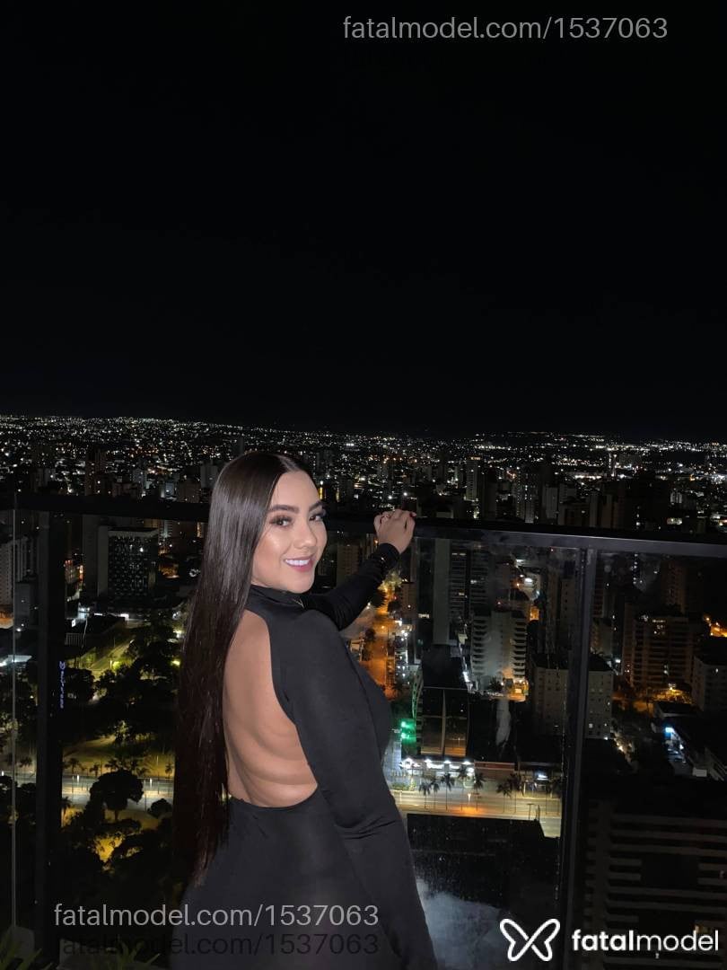 Acompanhante mulher morena (o) de olhos castanhos - Vick Sanchez