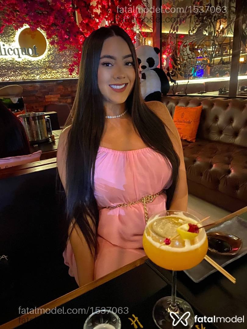 Acompanhante mulher morena (o) de olhos castanhos - Vick Sanchez