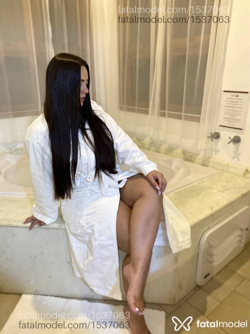 Acompanhante mulher morena (o) de olhos castanhos - Vick Sanchez