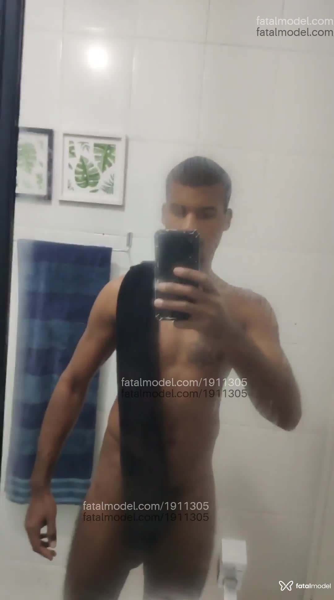 Acompanhante homem morena (o) de olhos castanhos em Vila Velha Acompanhante homem morena (o) de olhos castanhos em Vila Velha - Lobonegro