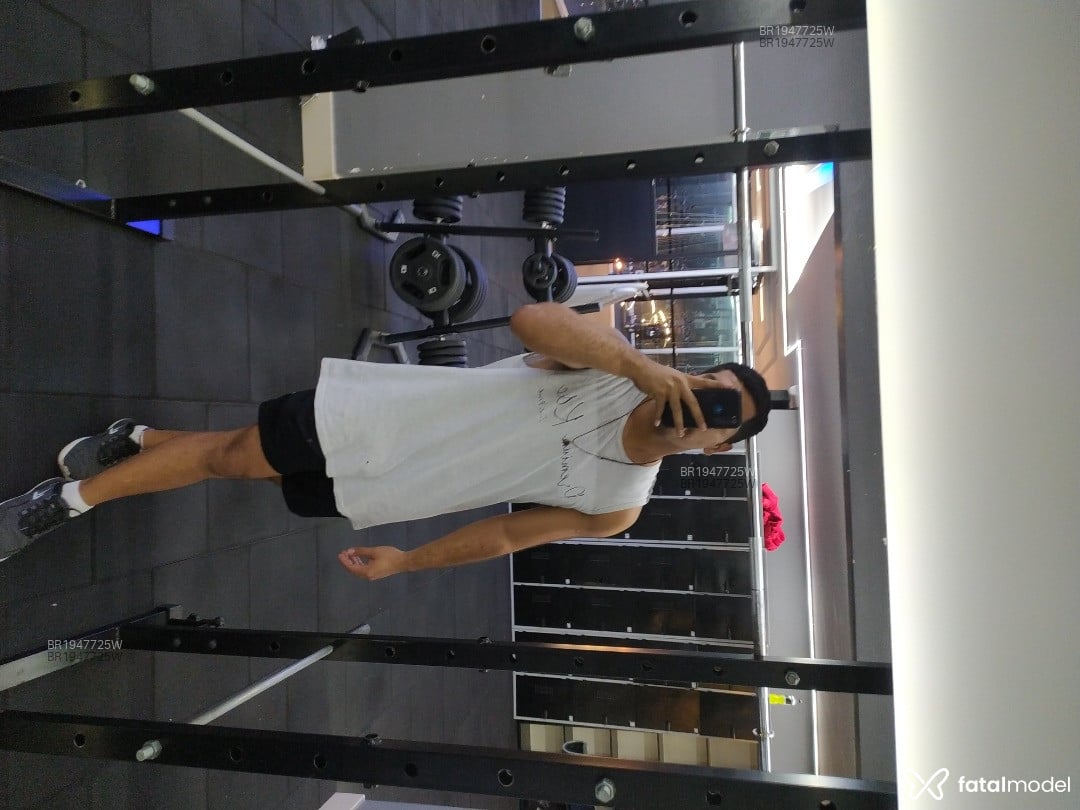 Acompanhante homem com cabelo castanho de olhos castanhos em Goiânia - Tobias