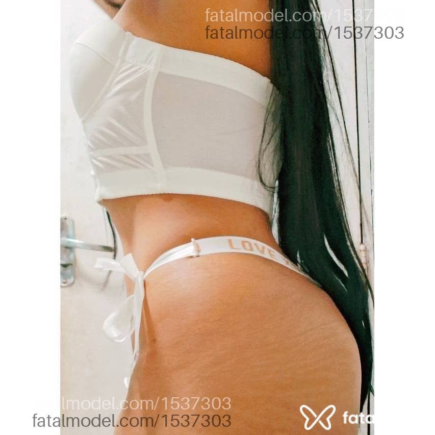 Acompanhante mulher morena (o) de olhos pretos - Allana