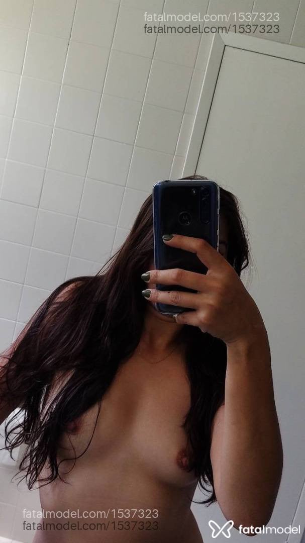 Acompanhante mulher com cabelo castanho de olhos castanhos - Júlia