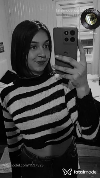 Acompanhante mulher com cabelo castanho de olhos castanhos - Júlia