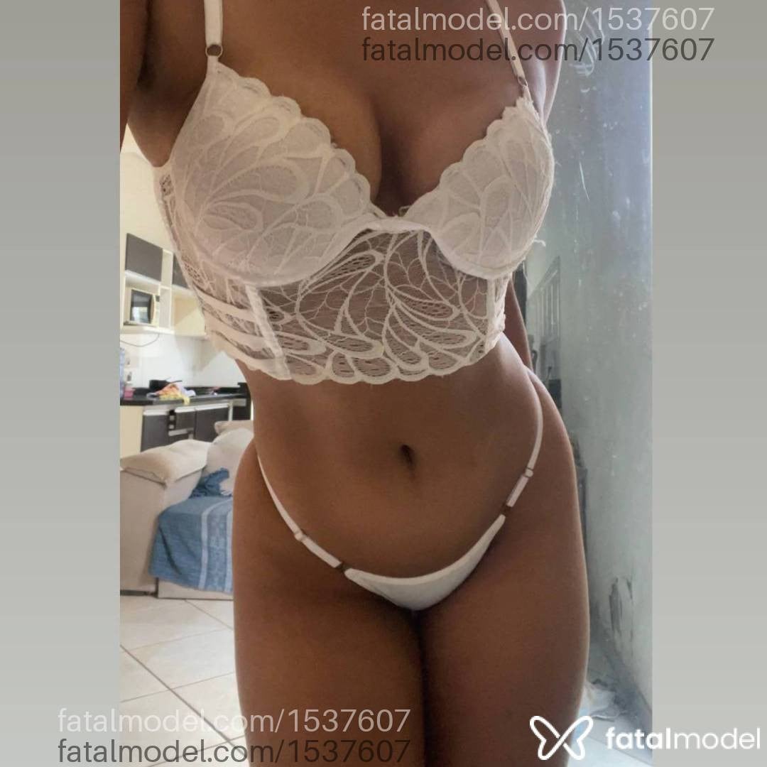 Acompanhante mulher morena (o) de olhos castanhos - Melissa Vaz