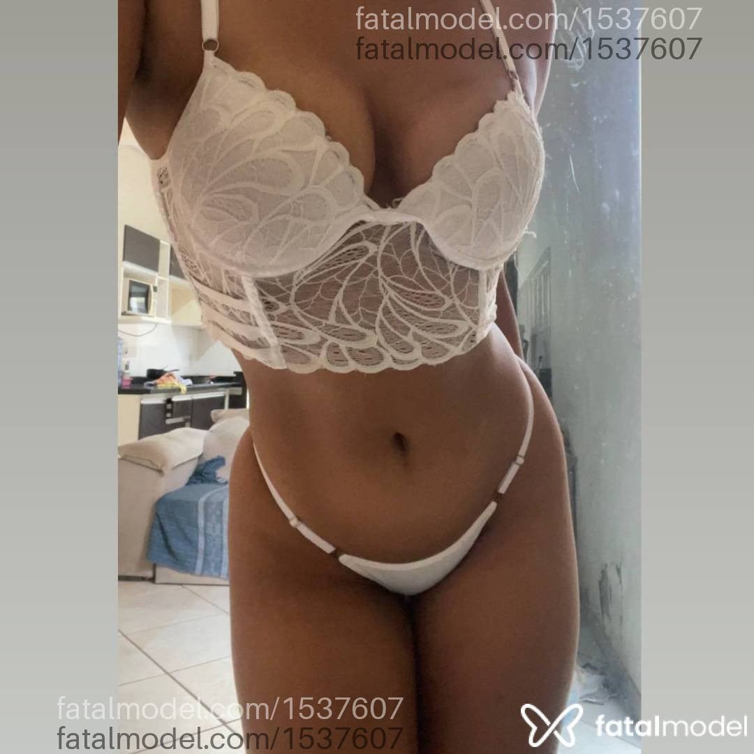 Acompanhante mulher morena (o) de olhos castanhos - Melissa Vaz