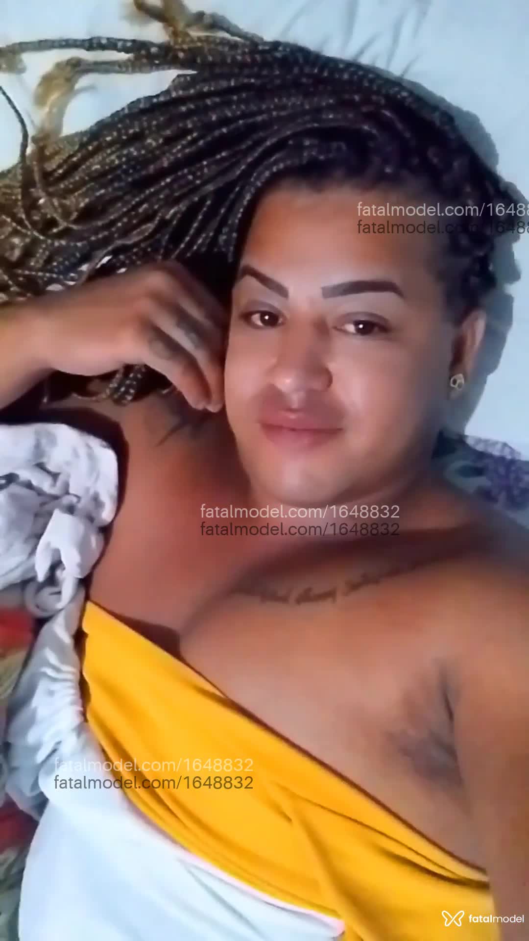 Acompanhante travesti com cabelo castanho de olhos castanhos - Luiza