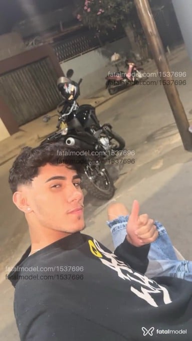 Acompanhante homem com cabelo castanho de olhos castanhos em Montes Claros Acompanhante homem com cabelo castanho de olhos castanhos em Montes Claros - Douglas kastro