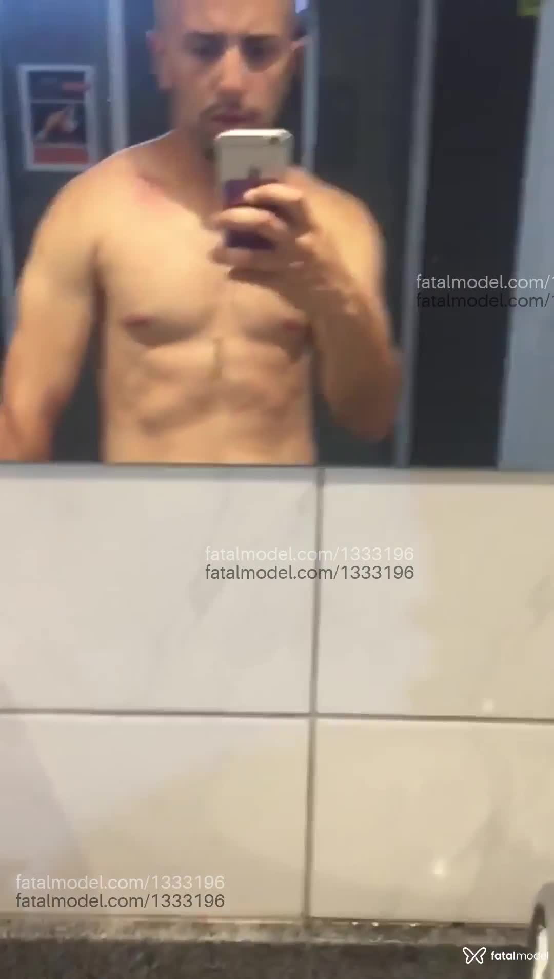 Acompanhante homem morena (o) de olhos castanhos em Virtual Acompanhante homem morena (o) de olhos castanhos em Virtual - Vitinho