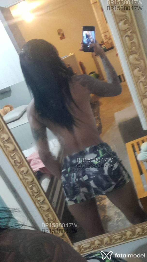 Acompanhante mulher trans com cabelo castanho de olhos castanhos em Marília Acompanhante mulher trans com cabelo castanho de olhos castanhos em Marília - Penélope