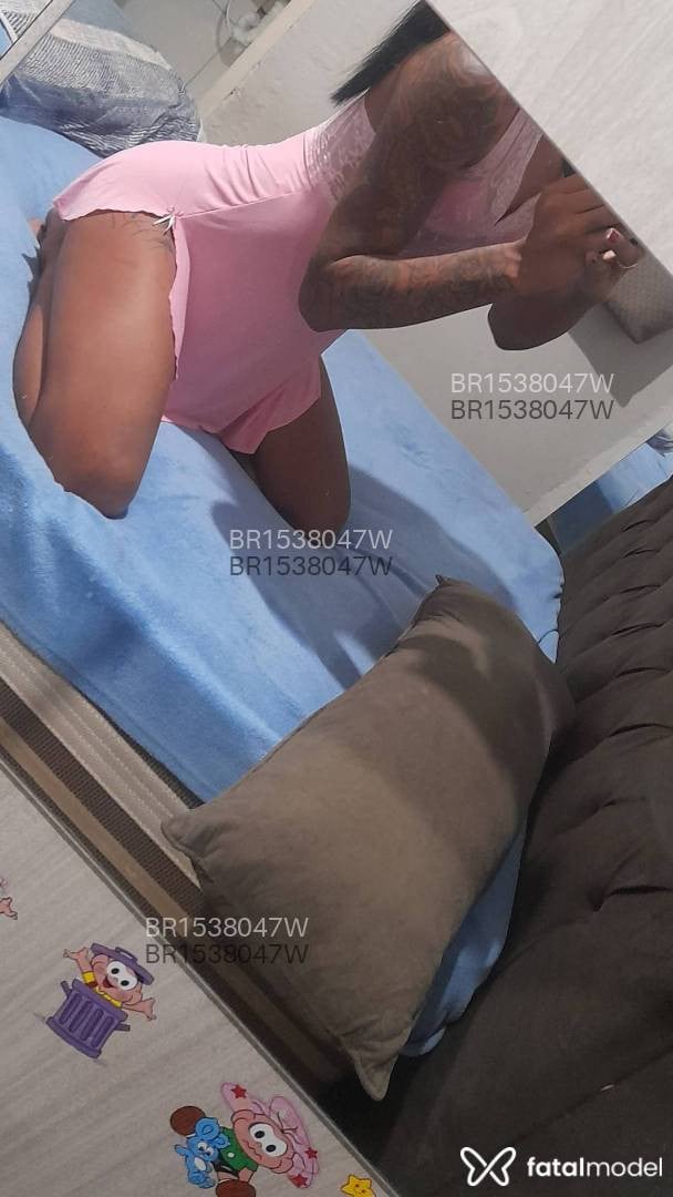 Acompanhante mulher trans com cabelo castanho de olhos castanhos em Marília Acompanhante mulher trans com cabelo castanho de olhos castanhos em Marília - Penélope