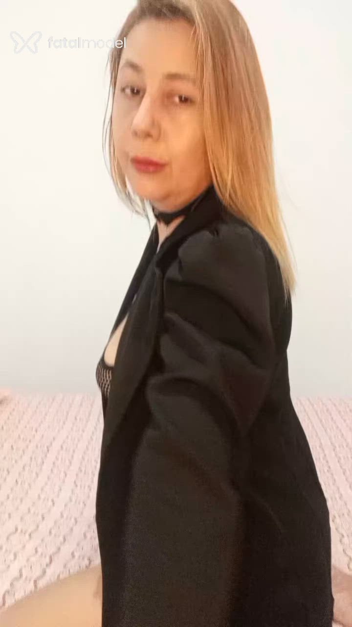 Acompanhante mulher loira (o) de olhos castanhos - Paolla Bueno