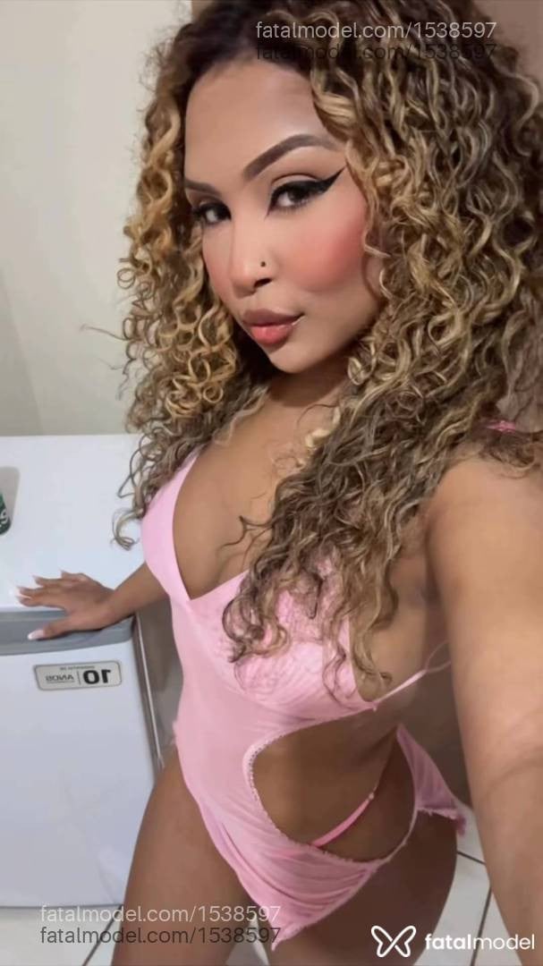 Acompanhante mulher morena (o) de olhos pretos - Maju Lima
