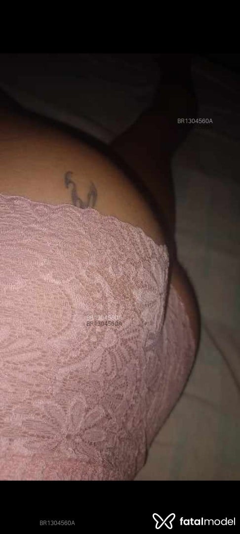 Acompanhante mulher trans com cabelo castanho de olhos verdes em Curvelo Acompanhante mulher trans com cabelo castanho de olhos verdes em Curvelo - Mikaelly Stefani
