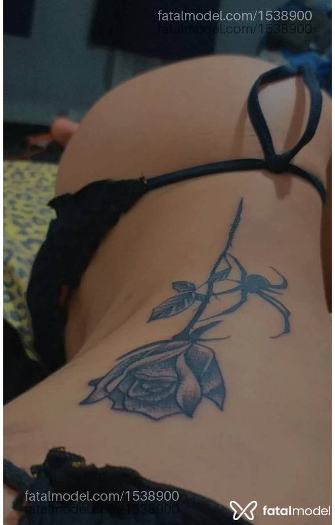 Acompanhante mulher morena (o) de olhos castanhos - Júlia