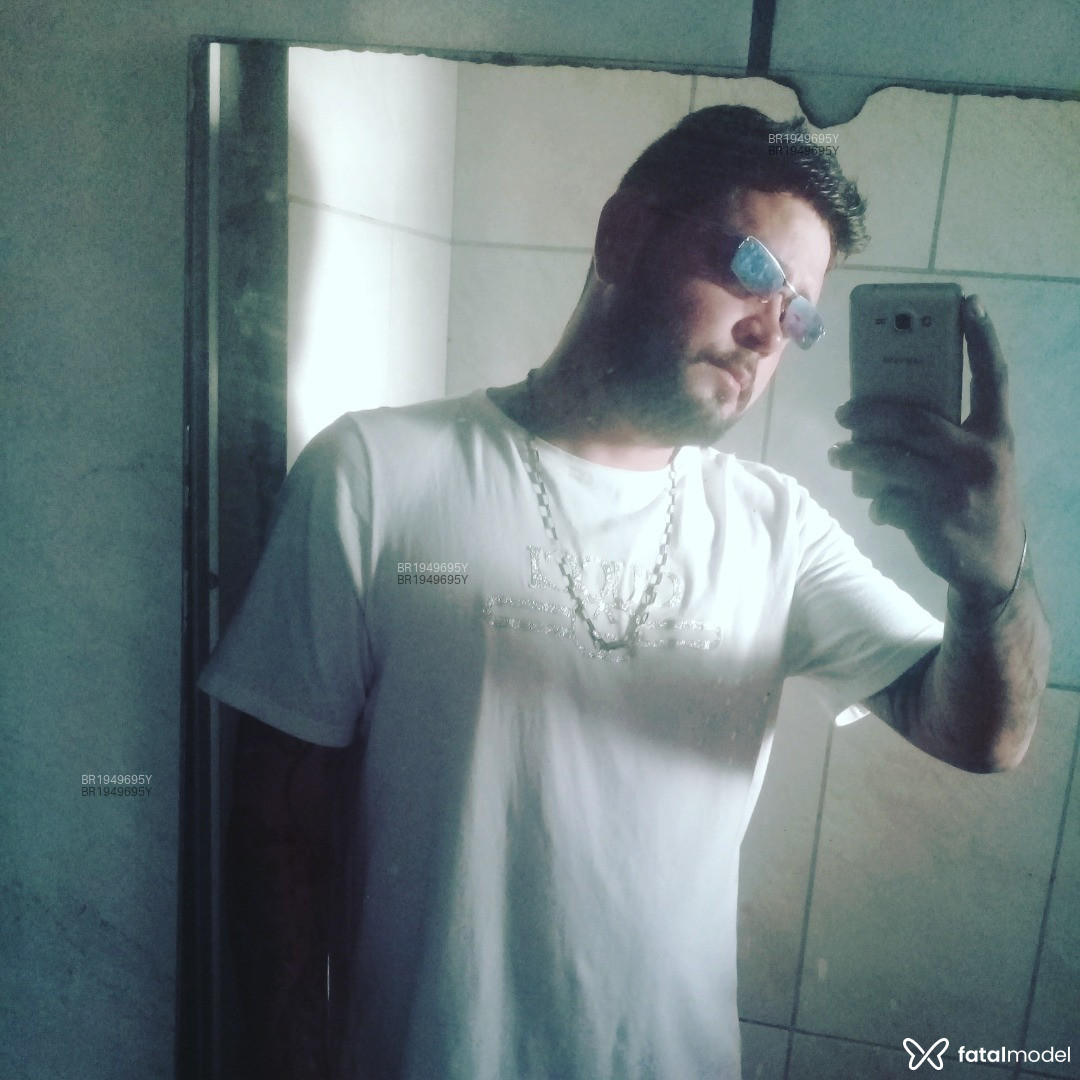 Acompanhante homem com cabelo castanho de olhos mel em Capão da Canoa Acompanhante homem com cabelo castanho de olhos mel em Capão da Canoa - Edu vsl