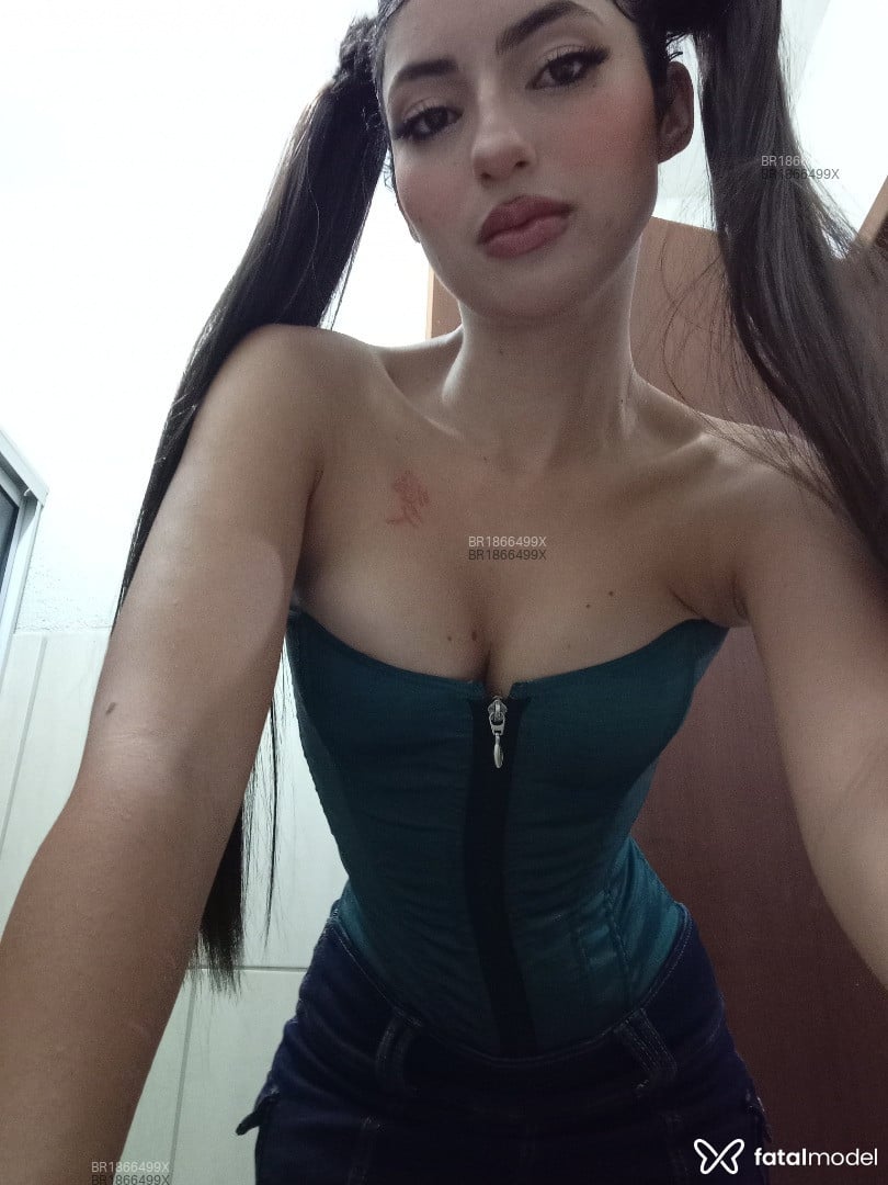 Acompanhante mulher com cabelo castanho de olhos castanhos em São Paulo - Lily
