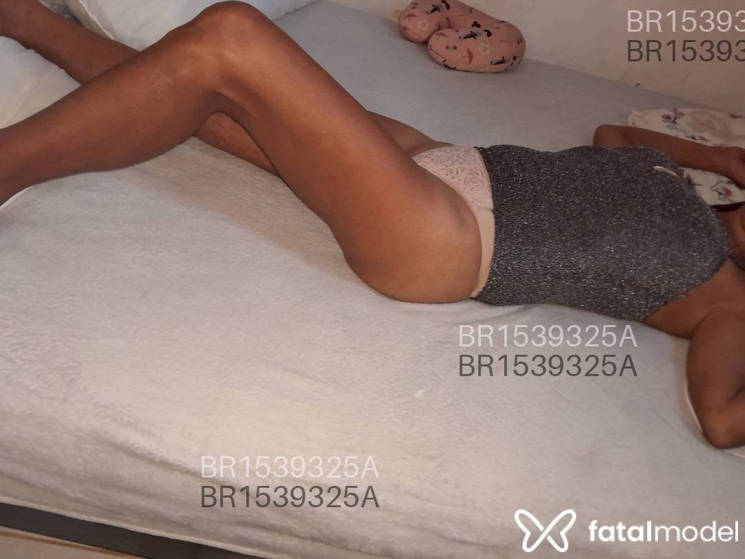 Acompanhante mulher com cabelo grisalho de olhos castanhos em Vilhena - Rose