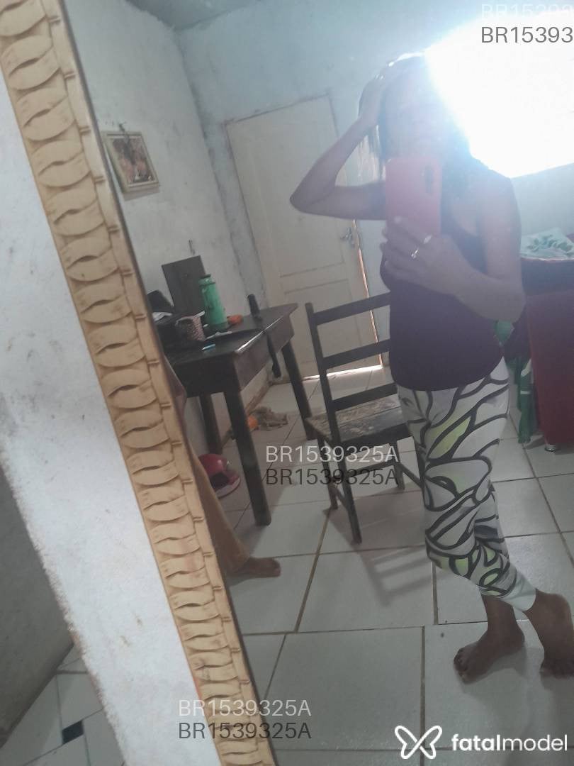Acompanhante mulher com cabelo grisalho de olhos castanhos em Vilhena - Rose