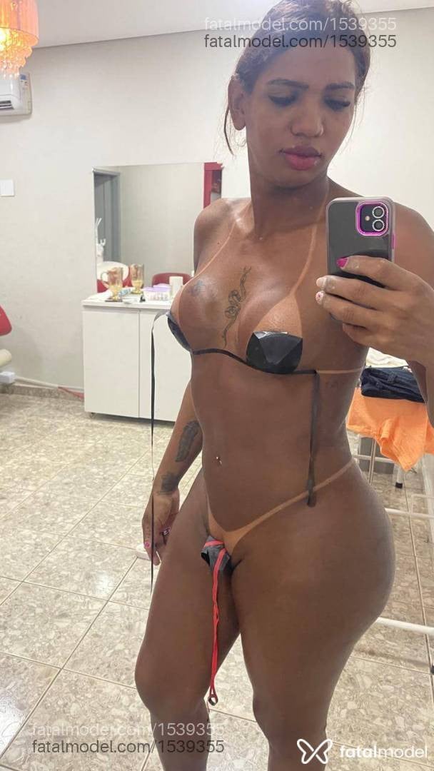 Acompanhante mulher trans loira (o) de olhos castanhos - Veronica Valeska